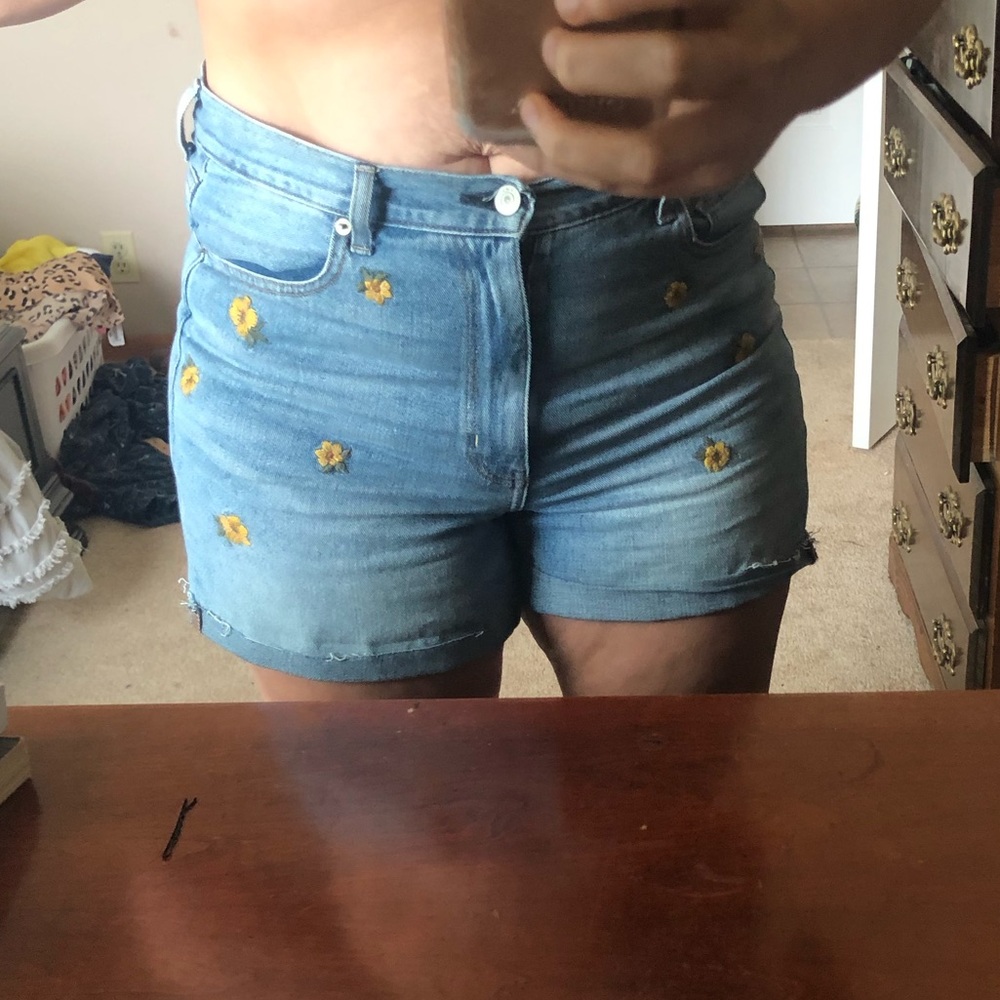 AE mom shorts